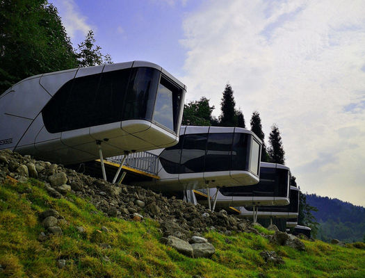 Solar Space Capsule House De perfecte mix van luxe en natuur op de MGO-plankvloer